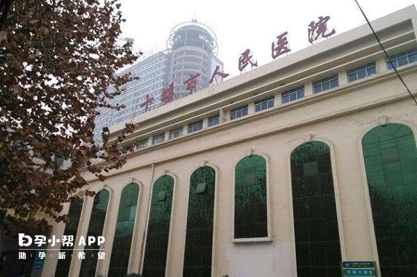 十堰人民醫院大門