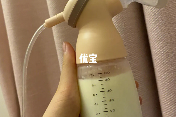 母乳喂养利于宝宝的营养吸收